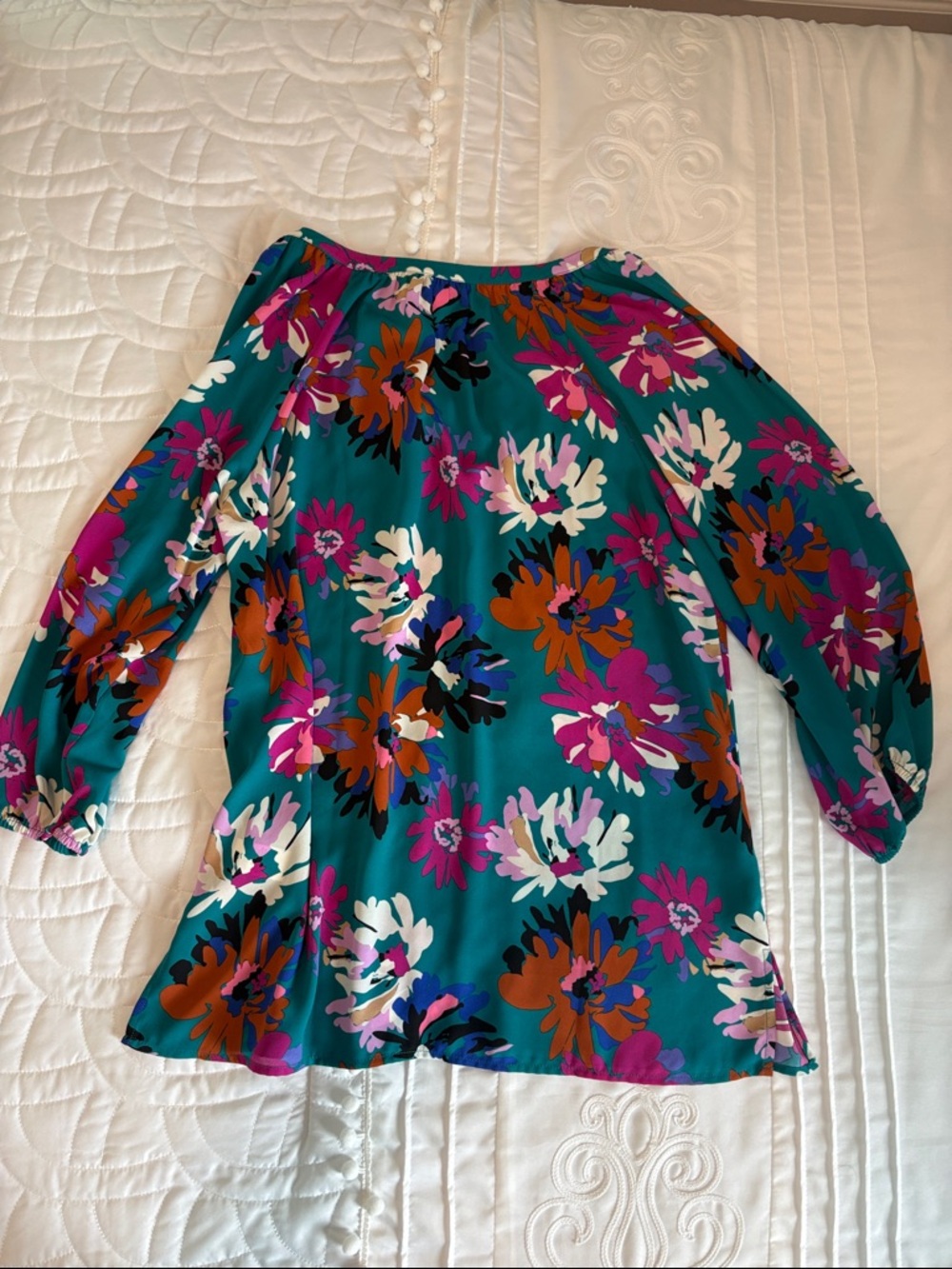 NWOT The Pioneer Woman V-Neck 3/4 Sleeve Blouse - Picture 2 of 6